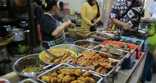 Tempat Wisata Kuliner Di Bandung  Yang Enak Untuk Keluarga